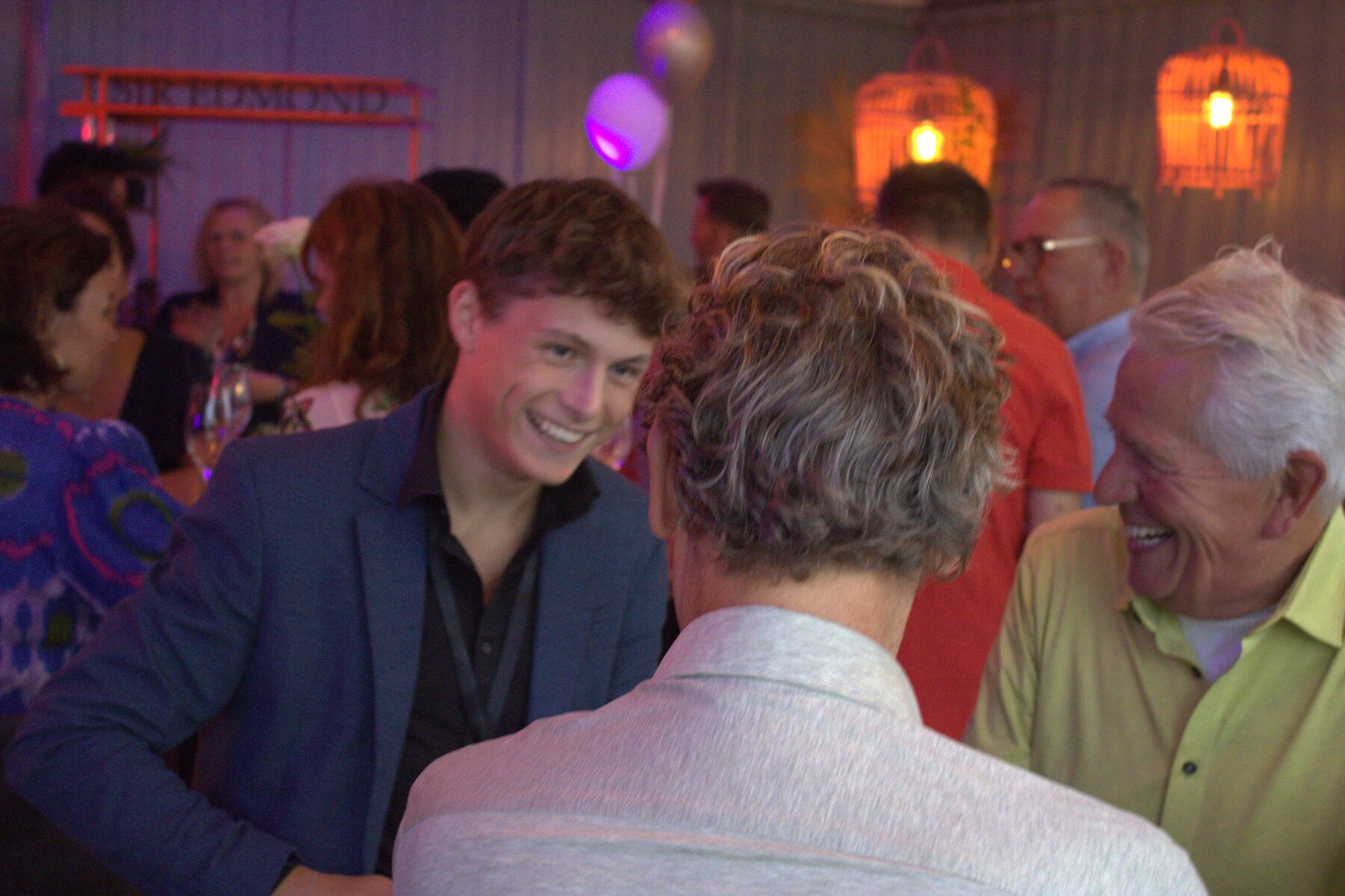 Gasten reageren spontaan tijdens een close-up moment van Mandrs Magic